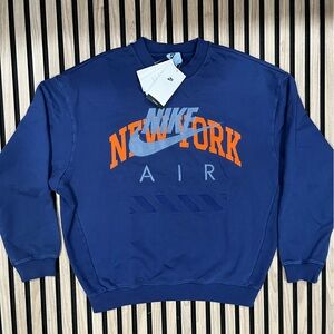 Nike Air New York Knicks Crewneck Fleece Sweatshirt Size Small Blue HQ1101-492
